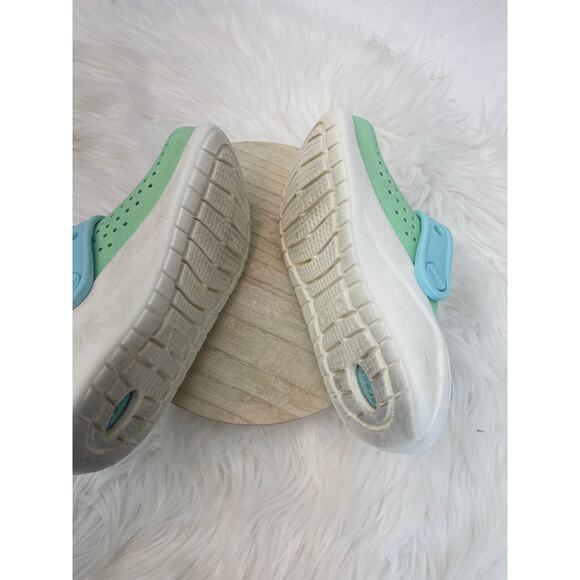 Girl's Crocs Perforated Aqua Blue Platform Toddler Size 11 GUC - Picture 9 of 9